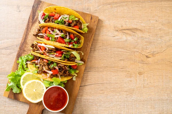 Tacos con carne y verduras — Foto de Stock