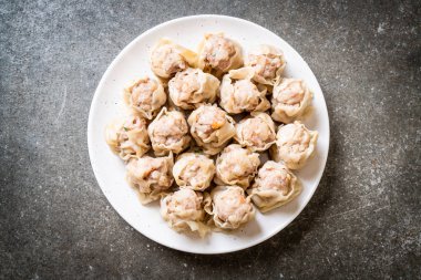 Domuz eti köfte soslu