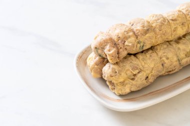 Buharda yengeç et rulo