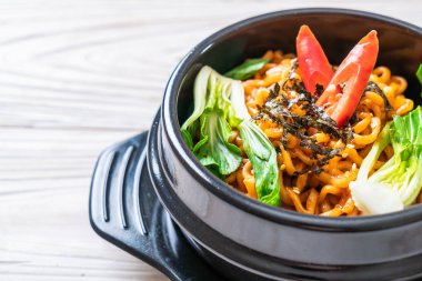 sebze ve kimchi Koreli anlık erişte