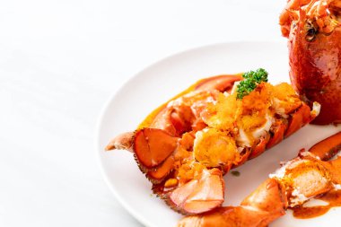 Istakoz kuyruğu biftek sosu ile