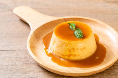 Ev yapımı karamel kremalı puding