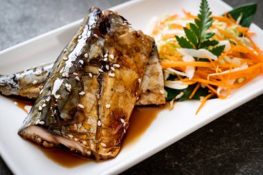 Teriyaki soslu ızgara Saba balık biftek