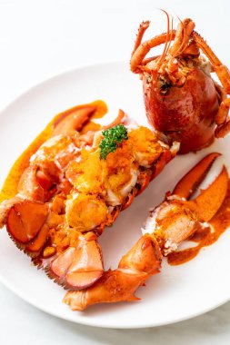 Istakoz kuyruğu biftek sosu ile