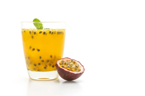 Fresh and iced passion fruit juice — Stock Photo, Image