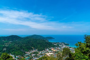 Phuket şehir manzarası ile deniz plaj 