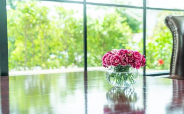 masada vazo güzel buket çiçek