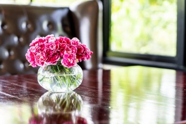 masada vazo güzel buket çiçek