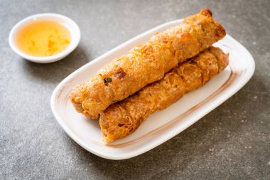 Derin kızarmış Yengeç rulo