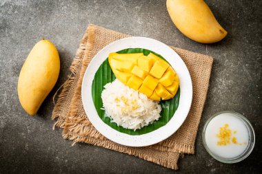 yapışkan pirinç ile mango