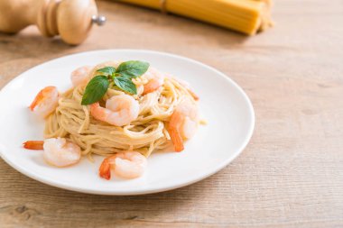 Spagetti krem peynir beyaz soslu karides