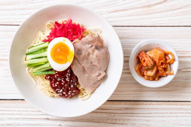 bibim naengmyeon - Kore soğuk noodles