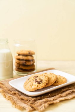 Çikolata parçacıklı kurabiye. 