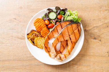 sebze ile ızgara somon biftek fileto