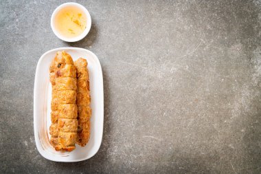 Derin kızarmış Yengeç rulo