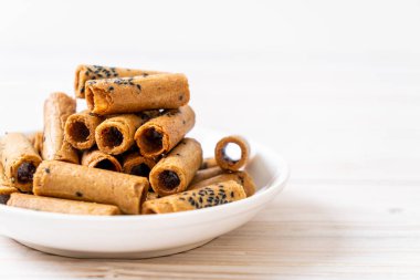 Taylandlı çıtır Hindistan cevizi rulo