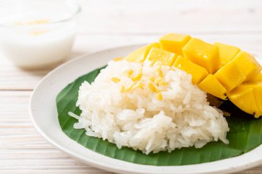 yapışkan pirinç ile mango