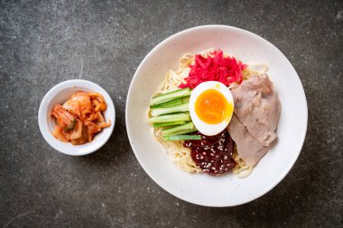 bibim naengmyeon - Kore soğuk noodles