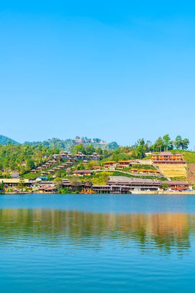 Ban rak thai, eine chinesische Siedlung in mae hong son, thailand. — Stockfoto