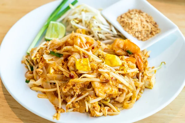 Thai Fried Rice Noodle With Prawns and Shrimps