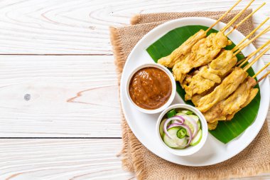 Domuz Satay-ızgara domuz fıstığı sosu veya tatlı ile servis ve 