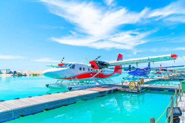 Maldivler Male havaalanında deniz uçağı ayakta