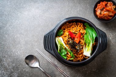 sebze ve kimchi Koreli anlık erişte