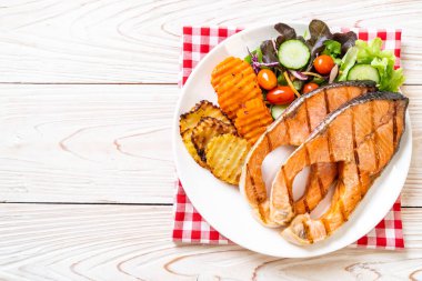 sebze ile ızgara somon biftek fileto