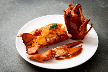 Istakoz kuyruğu biftek sosu ile