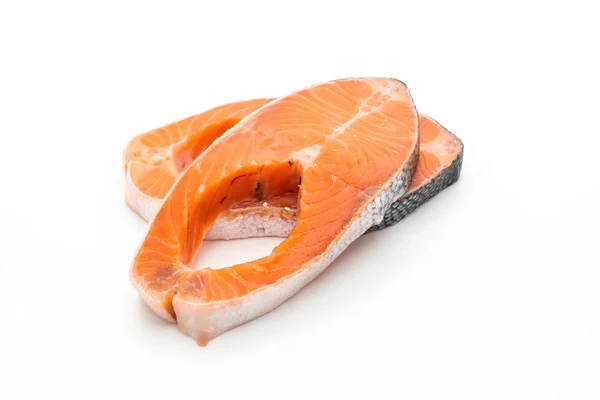 Verse zalm RAW op witte achtergrond — Stockfoto