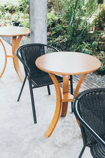 Стіл і стілець в ресторані кафе — стокове фото