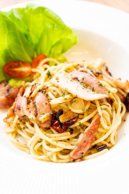 pastırma sarımsak ve biber ile spagetti