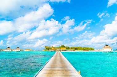 plaj ve deniz ile tropikal Maldivler tatil otel ve ada