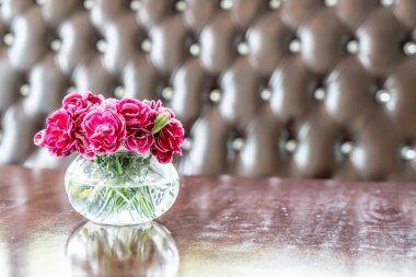 masada vazo güzel buket çiçek