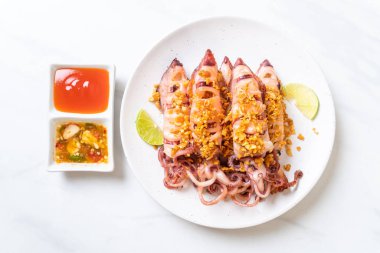 sarımsaklı kızarmış kalamar