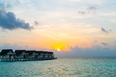 Plaj ile güzel tropikal Maldivler tatil oteli ve ada