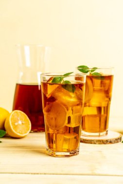 Buz limon çay bardak