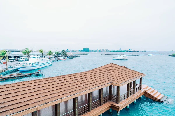 HULHULHULE, MALDIVOS - 23 DE MAYO DE 2019: Barcos y ferries en el puerto —  Fotos de Stock