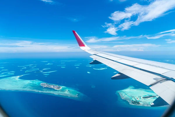 Maldives islands top view from airplane window — Stock Photo, Image