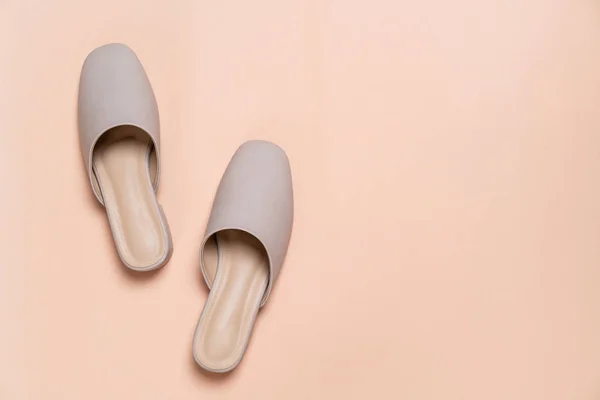 Женская обувь из кожи — стоковое фото