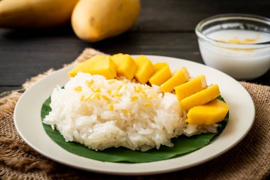 yapışkan pirinç ile mango