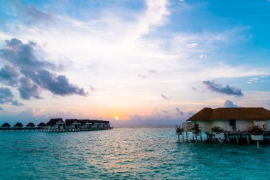Plaj ile güzel tropikal Maldivler tatil oteli ve ada