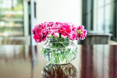 masada vazo güzel buket çiçek