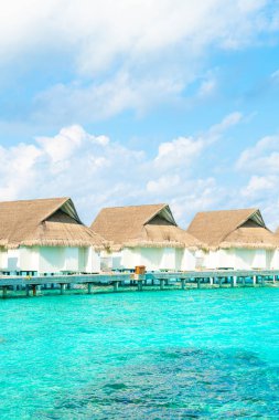 plaj ve deniz ile tropikal Maldivler tatil otel ve ada