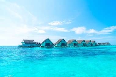 plaj ve deniz ile tropikal Maldivler tatil otel ve ada