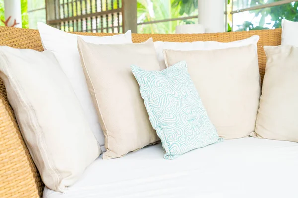 Almohada cómoda en la silla del patio — Foto de Stock