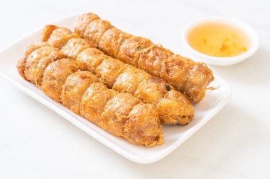 Derin kızarmış Yengeç rulo