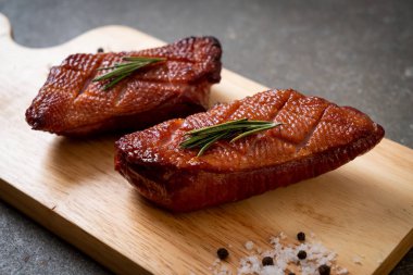 Kızarmış ördek göğsü