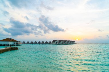 Plaj ile güzel tropikal Maldivler tatil oteli ve ada