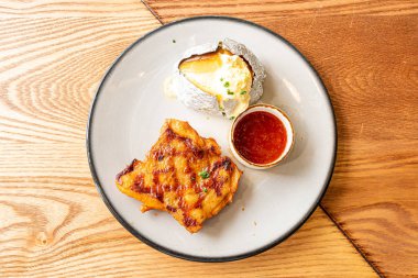 patates ile ızgara tavuk biftek